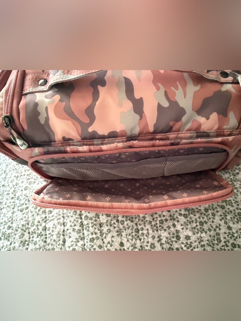 Lug Duo Trolly Bag in Camo Rose pattern - NWT - Picture 4 of 10